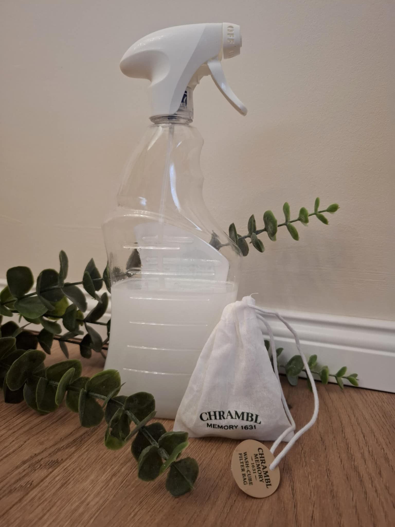 Innovativer Anwendungstipp: Mehrfachwaschwürfel als effizientes Oberflächen-Reinigungsmittel - Chrambl